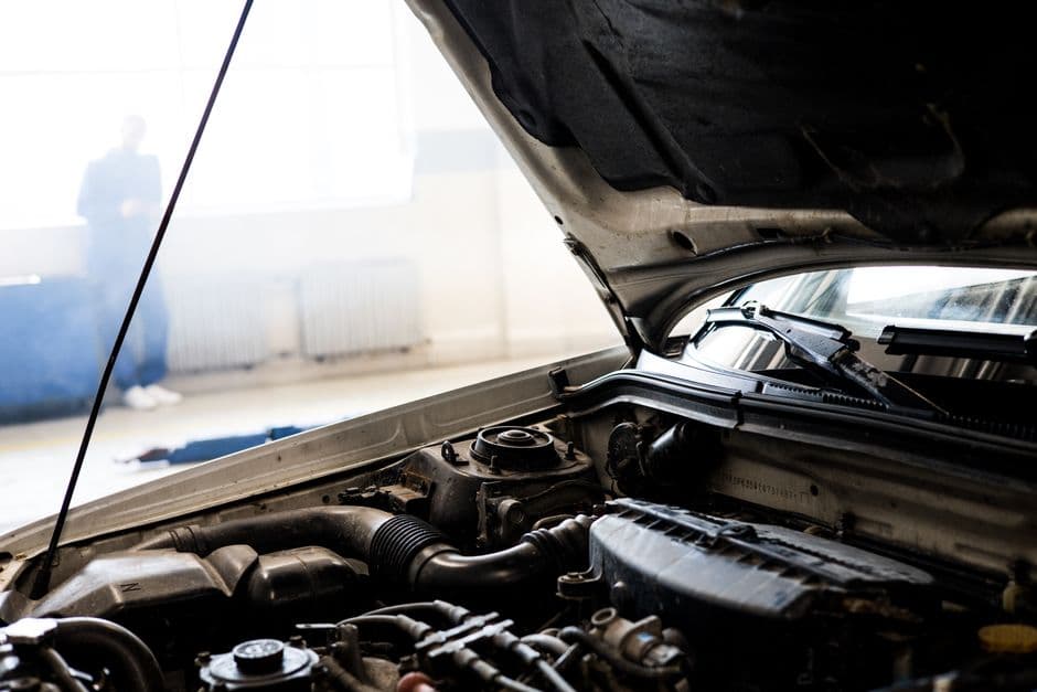 Закройте капот и уберитесь на рабочем месте