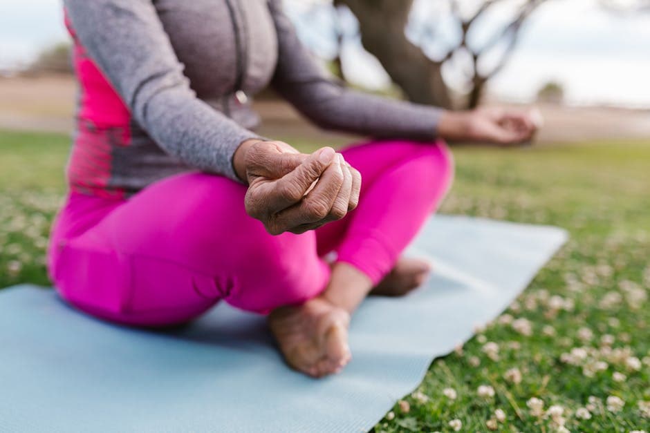 Практикуйте медитацию или mindfulness