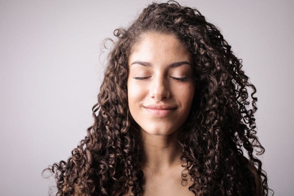 How to Care for Curly Hair Without Frizz
